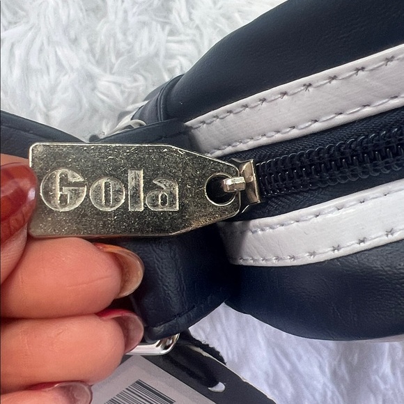 Gola Micro Redford Logo Crossbody Retro Messenger Bag in Navy/White CUC114 - Picture 4 of 6